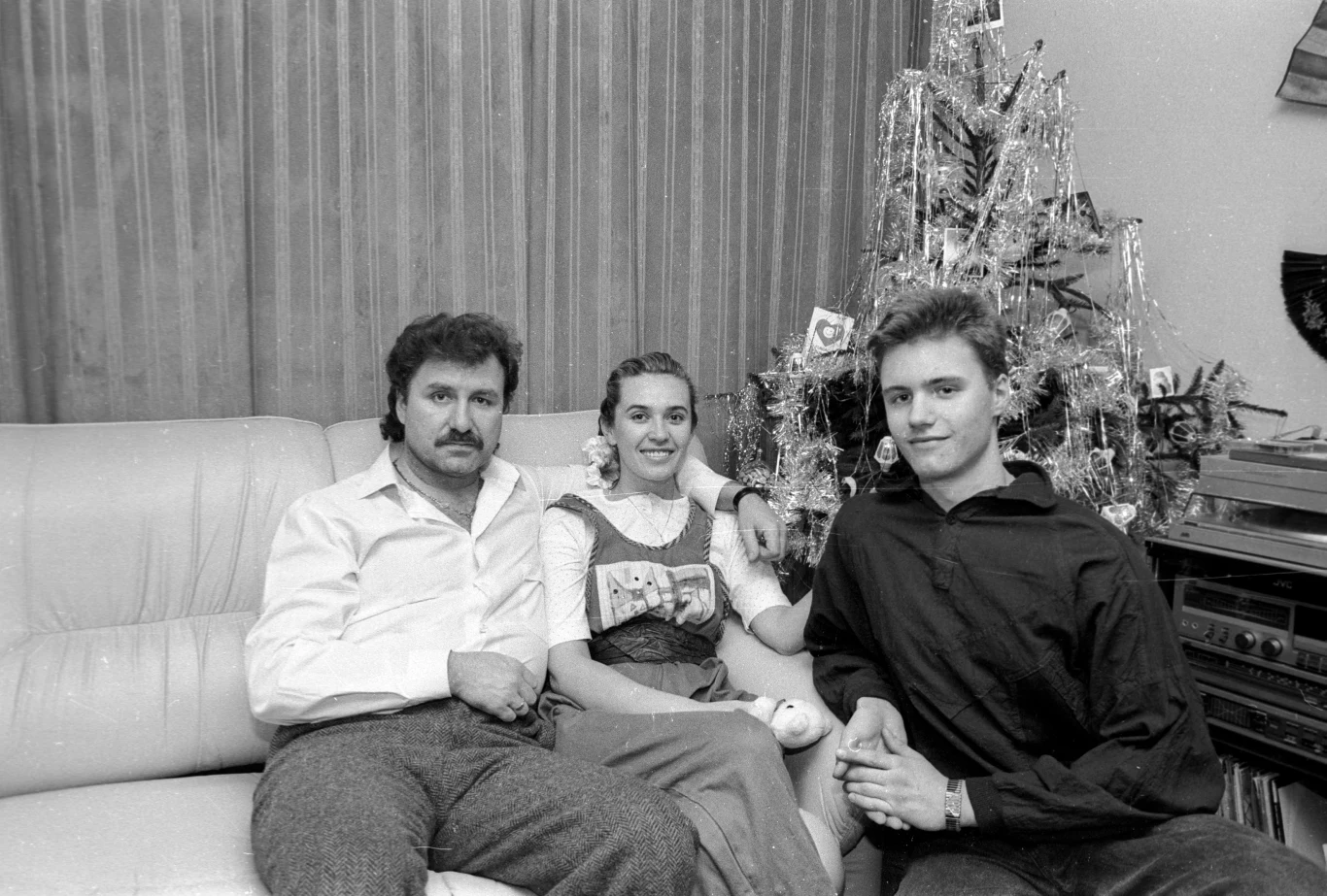 Muzyk był trzykrotnie żonaty. Jego pierwszą żoną była Grażyna Kowalczyk, a drugą Halina Żytkowiak (występowali razem na scenie z Trubadurami). Z nią doczekał się syna, Krzysztofa Jr. Na zdjęciu z synem oraz trzecią żoną, Ewą w 1989 roku. 