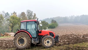 Dwoje dzieci zostało przygniecionych przez ciągnik
