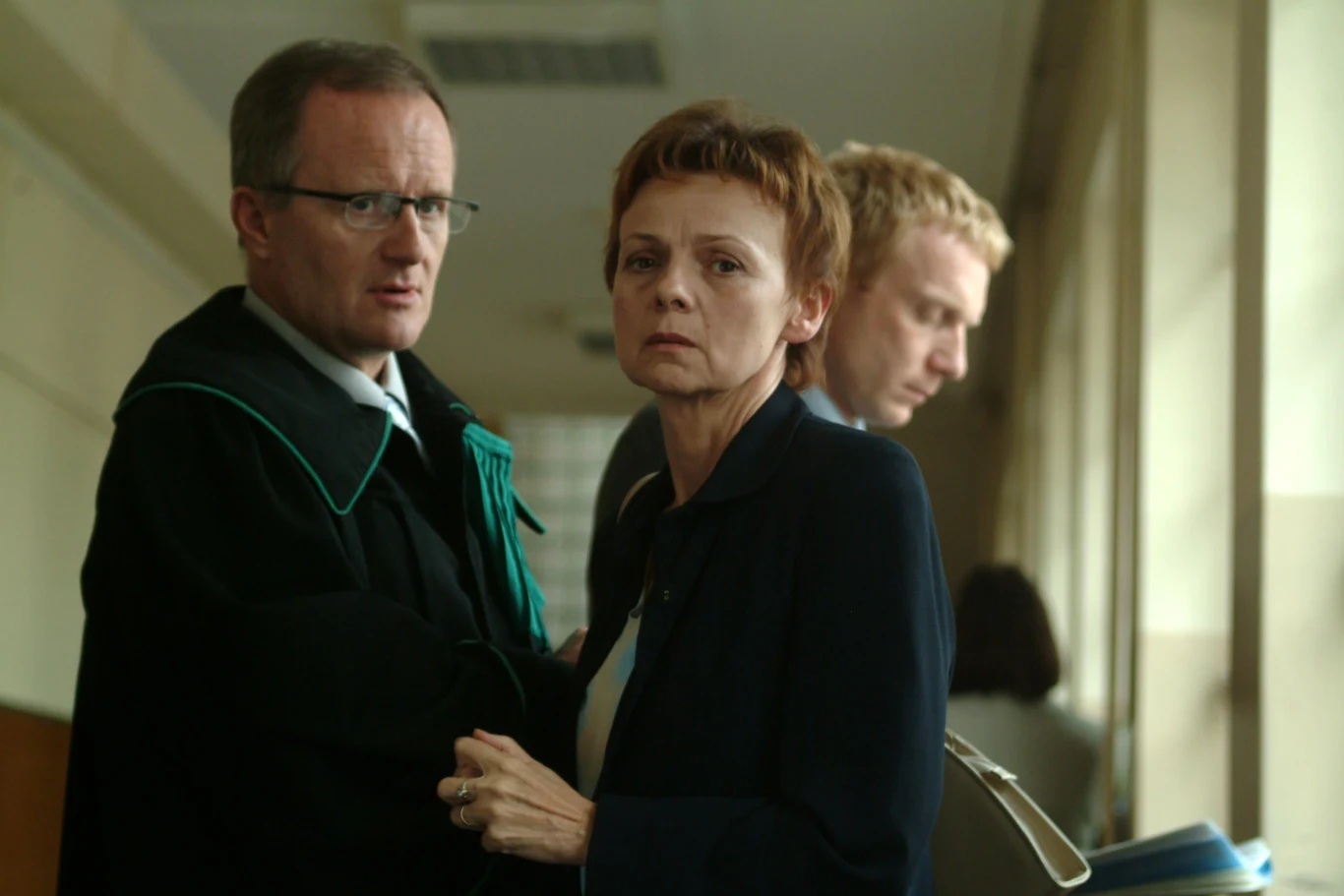 Film wywołał wielkie poruszenie zarówno wśród widzów, jak i krytyków. Chwalono kreacje aktorskie. Potwierdzeniem klasy "Placu Zbawiciela" były nagrody przyznane w 2006 roku na festiwalu filmowym w Gdyni: Złote Lwy dla najlepszego filmu, nagroda za pierwszoplanową rolę kobiecą dla Jowity Budnik i za drugoplanową dla Ewy Wencel, a także nagroda za muzykę i nagroda dziennikarzy. Warto dodać do tego cztery Orły - Polskie Nagrody Filmowe, a także nagrody na festiwalach w chińskim Suzhou, w Valladolid, Trieście, Tarnowie, Wrześni i na Camerimage.

Na zdjęciu: Aleksander Mikołajczak, Arkadiusz Janiczek i Ewa Wencel w filmie "Plac Zbawiciela"