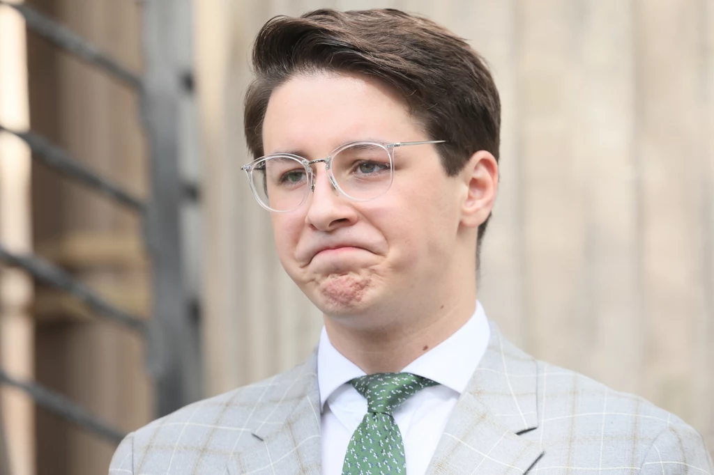 Jakub Lewandowski - dyrektor Biura Krajowego Stowarzyszenia Młoda Prawica, Przewodniczący Rady Dzieci i Młodzieży RP przy MEN. Jakub Lewandowski - dyrektor Biura Krajowego Stowarzyszenia Młoda Prawica, Przewodniczący Rady Dzieci i Młodzieży RP przy MEN.