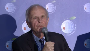 Kołodko: Gospodarka radzi sobie zadziwiająco dobrze