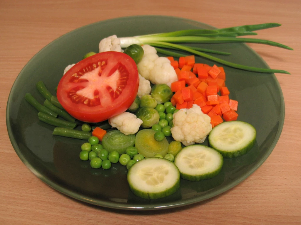 Warzywa na talerzu.