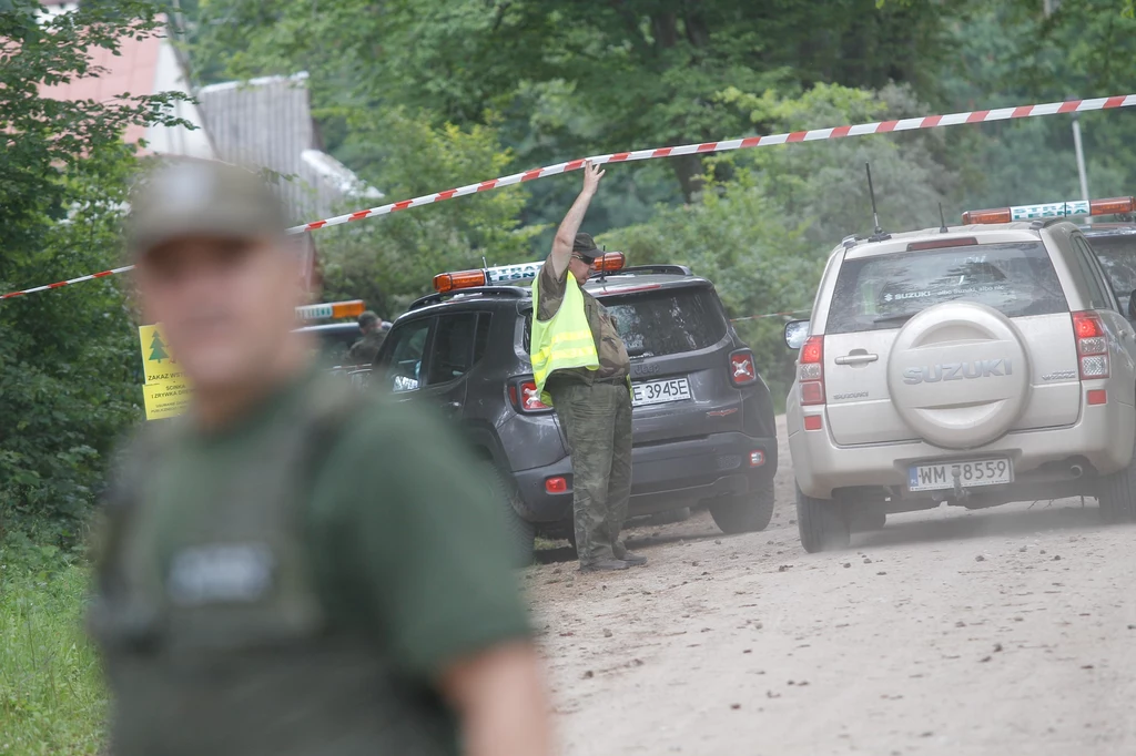 W strefie objętej stanem wyjątkowym obowiązuje zakaz przebywania w ustalonym czasie w oznaczonych miejscach, obiektach i obszarach