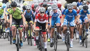 Marta Jaskulska (w środku)