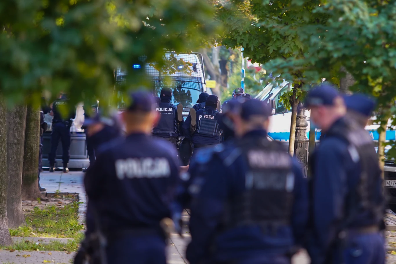 Na razie policja zapewnia, że jedynie pilnuje, by protestujący nie wychodzili na jezdnię Na razie policja zapewnia, że jedynie pilnuje, by protestujący nie wychodzili na jezdnię