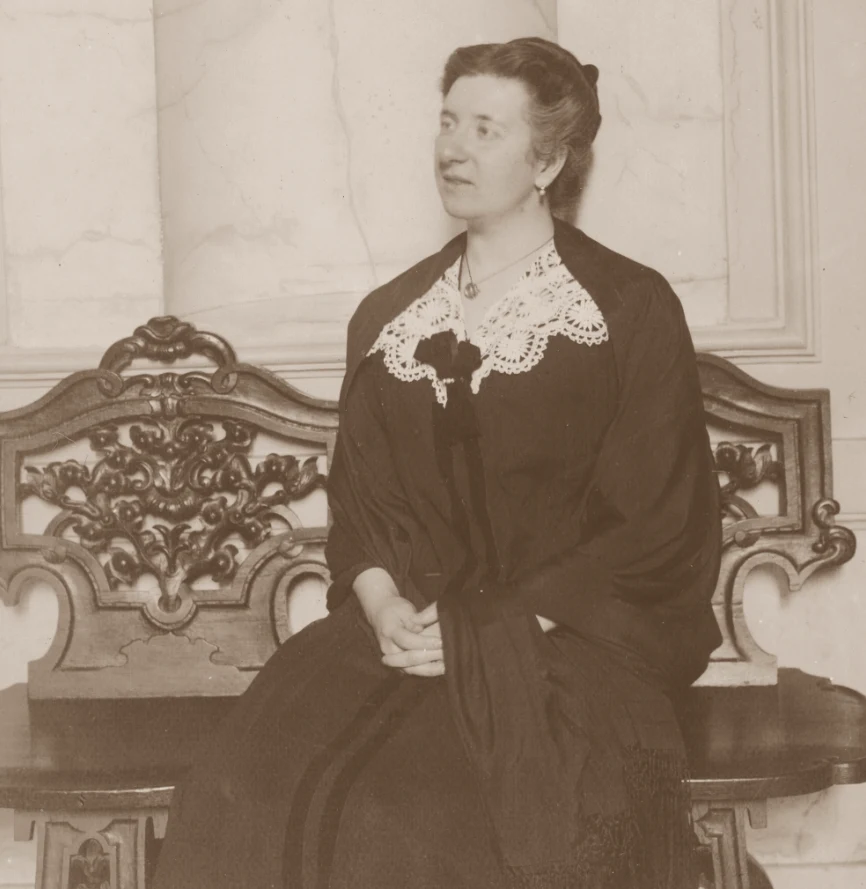 Hrabianka Róża Czacka w pałacu na ul. Zielnej 1913 r. 