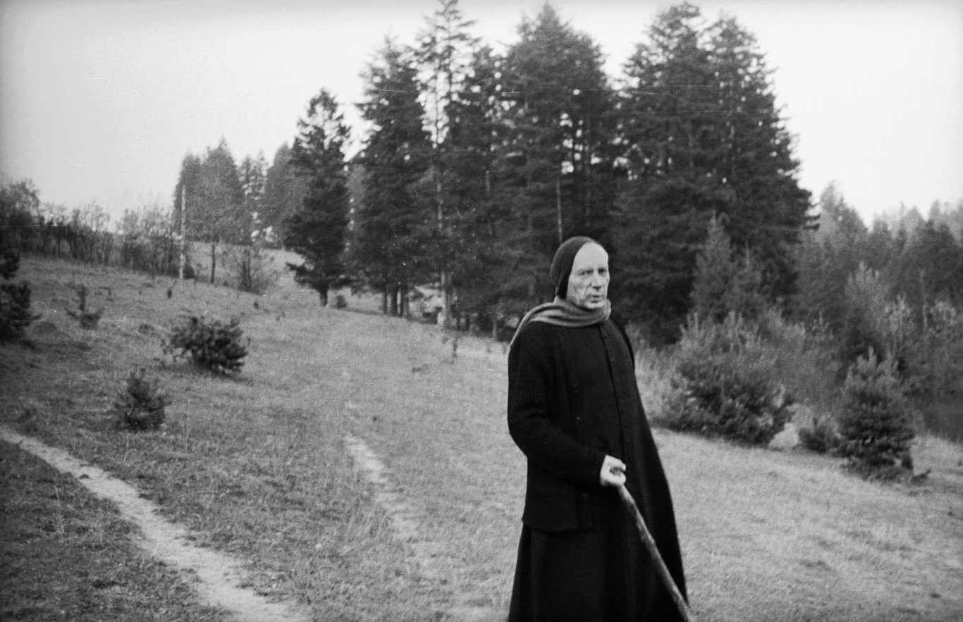 Kard. Stefan Wyszyński podczas internowania w Komańczy, 1956 rok Kard. Stefan Wyszyński podczas internowania w Komańczy, 1956 rok