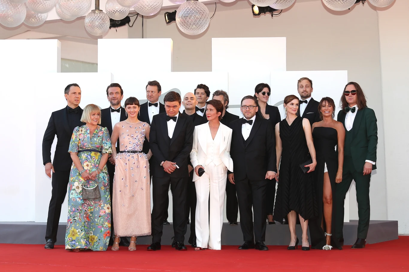 Z okazji premiery filmu "Żeby nie było śladów" na festiwal w Wenecji przyjechała cała plejada polskich gwiazd. Na czerwonym dywanie zaprezentowali się m.in. Agnieszka Grochowska, Aneta Hickinbotham, Sandra Korzeniak, Jan P. Matuszyński, Radosław Śmigulski, Tomasz Ziętek, Tomasz Kot oraz Robert Więckiewicz. 