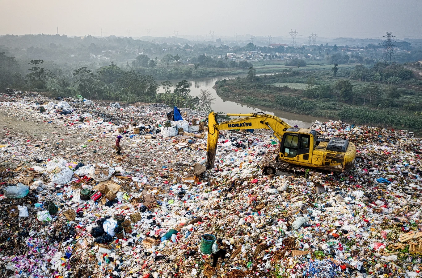 Na nasze wysypiska trafia 1,5 mln ton śmieci, które mogłyby być poddane recyklingowi Na nasze wysypiska trafia 1,5 mln ton śmieci, które mogłyby być poddane recyklingowi