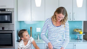 Aranżacja aneksu kuchennego w bloku wymaga starannego rozplanowania wszystkich elementów wyposażenia