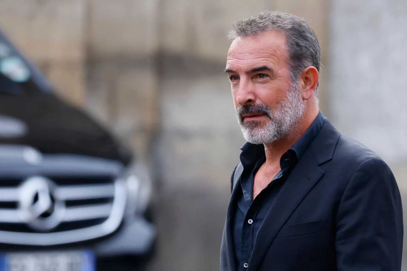 Jean Dujardin na pogrzebie Jean-Paula Belmondo. Jean Dujardin na pogrzebie Jean-Paula Belmondo.