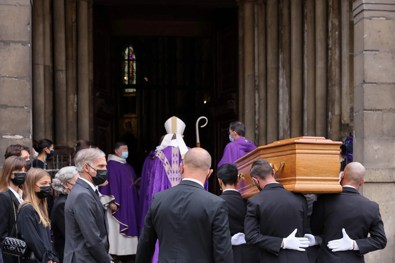 Jak podała agencja AFP, po ceremonii pogrzebowej nastąpiła kremacja ciała zmarłego aktora. Jak podała agencja AFP, po ceremonii pogrzebowej nastąpiła kremacja ciała zmarłego aktora.