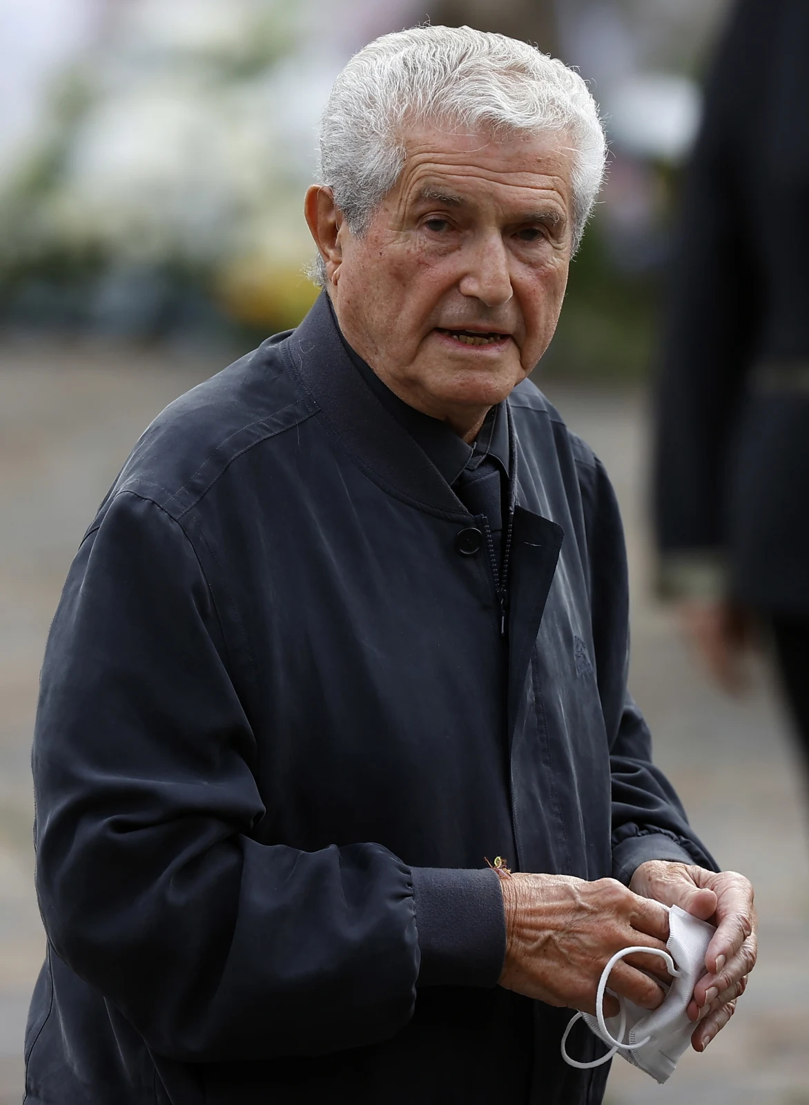 Reżyser Claude Lelouch na pogrzebie Jean-Paula Belmondo Reżyser Claude Lelouch na pogrzebie Jean-Paula Belmondo