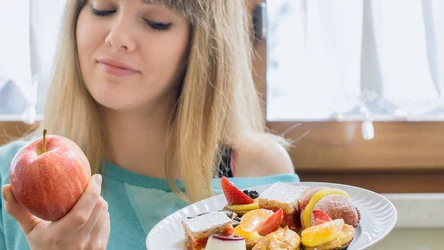 ​Masz wysoki cholesterol? Pod żadnym pozorem nie rób tego wieczorami