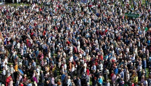 Tłum podczas dożynek prezydenckich
