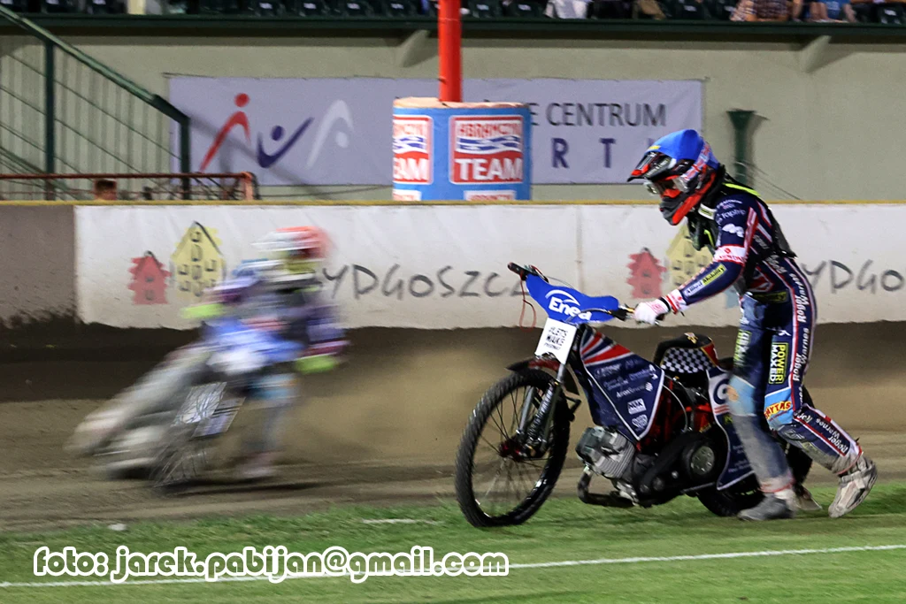 Drew Kemp szybko opuścił tor po defekcie