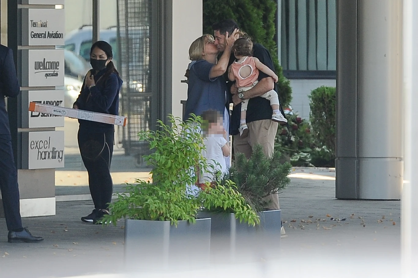 Robert Lewandowski z córkami, mamą i teściową Robert Lewandowski z córkami, mamą i teściową