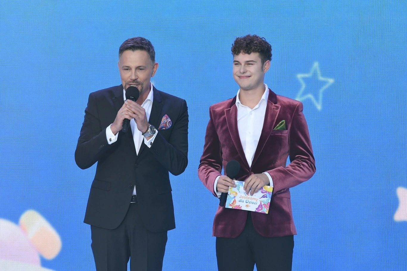 Prowadzący wydarzenia: Krzysztof Ibisz i Adam Zdrójkowski. 