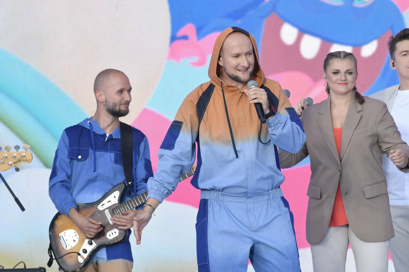 Grubson rozruszał publiczność piosenkami "Bez końca" (z animowanego filmu Disney'a "Trolle") oraz "Na szczycie".