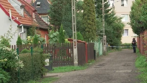 Kobieta osierociła dzieci: jedno z nich miało rok, a drugie trzy lata. Były w mieszkaniu, kiedy doszło tam do tragedii  