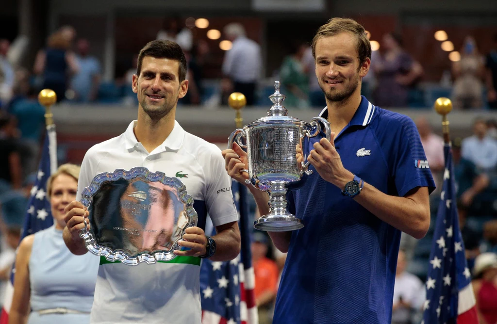 Daniił Miedwiediew (z prawej) i Novak Djoković Daniił Miedwiediew (z prawej) i Novak Djoković