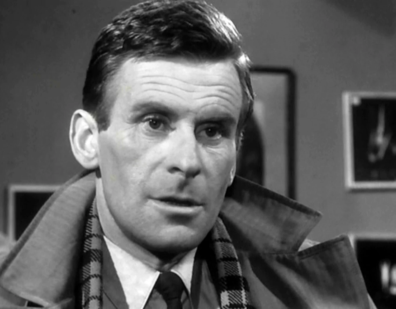 Wiesław Gołas w serialu "Kapitan Sowa na tropie" Wiesław Gołas w serialu "Kapitan Sowa na tropie"