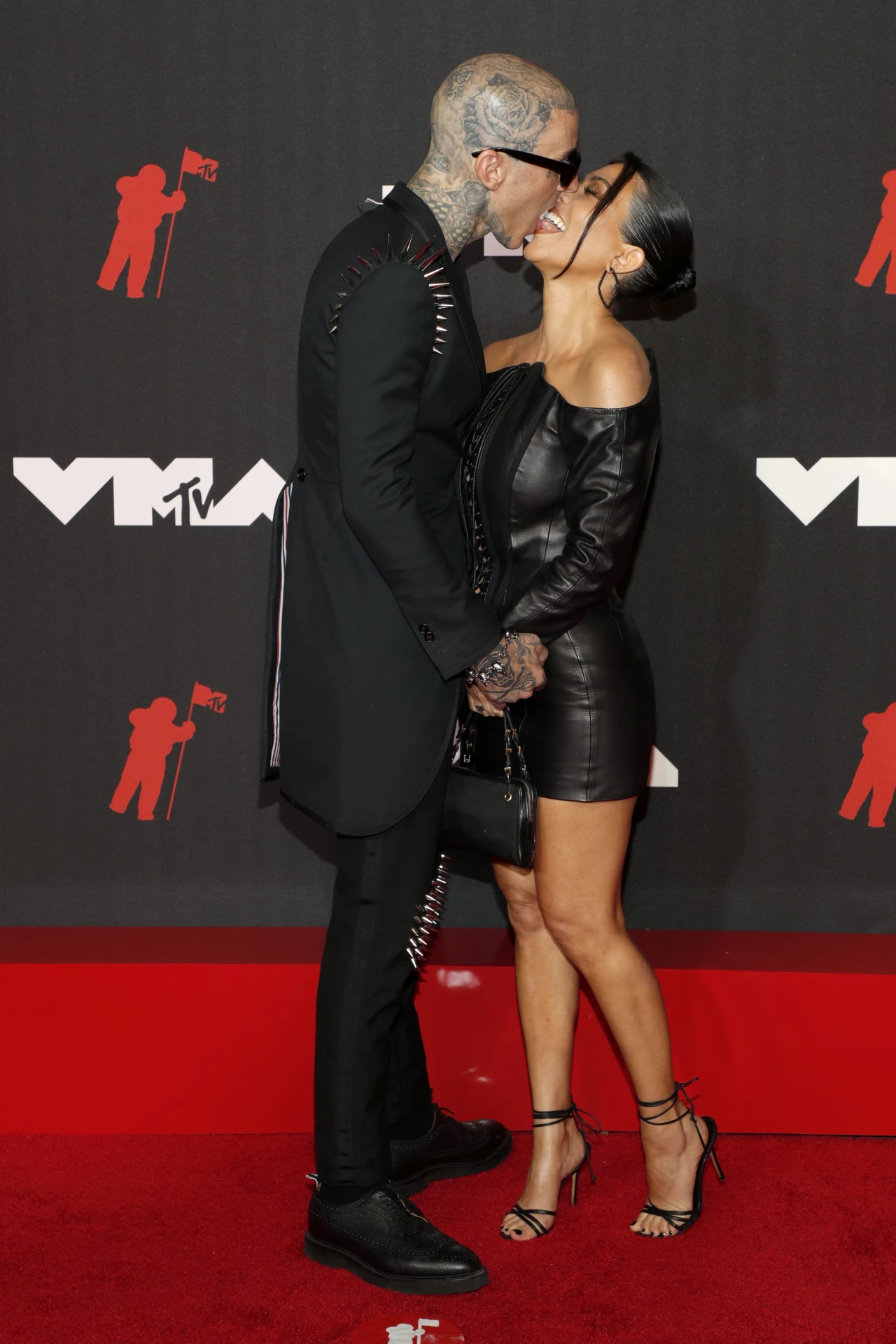 Travis Barker i Kourtney Kardashian Travis Barker i Kourtney Kardashian