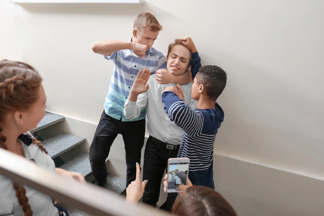 Jak można zapobiec nękaniu jednych uczniów przez innych? O tym rozmawiamy z psychoterapeutą, Jakubem Leśniewskim Jak można zapobiec nękaniu jednych uczniów przez innych? O tym rozmawiamy z psychoterapeutą, Jakubem Leśniewskim