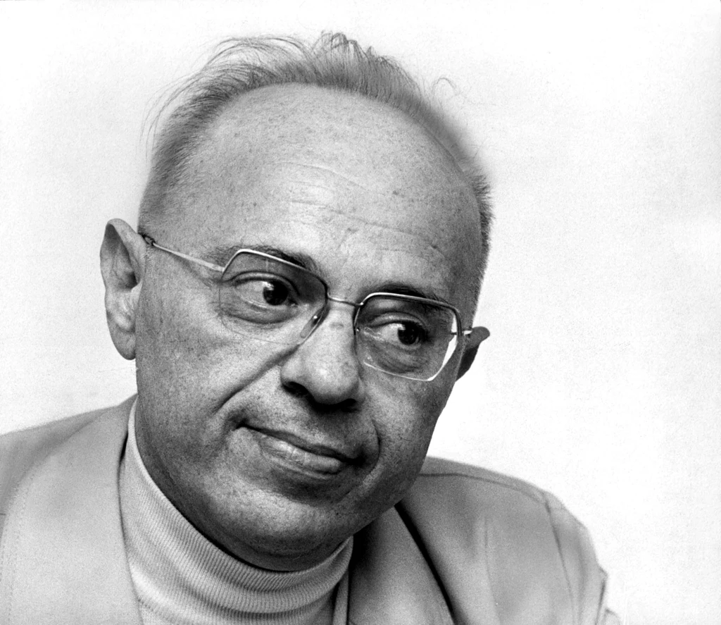 Stanisław Lem utrzymywał porządek na biurku i był łasuchem. Kontakty z dziennikarzami ograniczał do minimum. Twierdził, że wszystko, co ma do powiedzenia jest w jego książkach