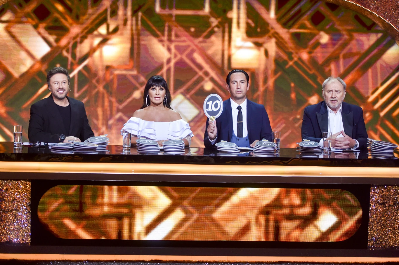 Jurorzy podczas dzisiejszego odcinka Jurorzy podczas dzisiejszego odcinka