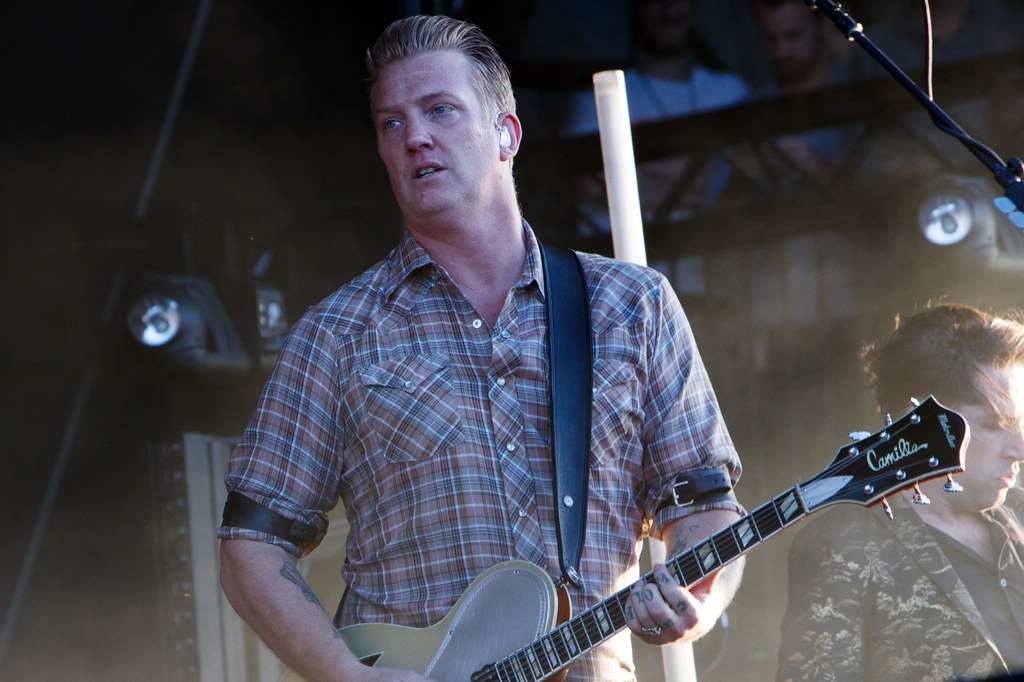 Josh Homme został oskarżony o znęcanie się