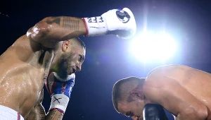 Tony Yoka (z lewej) w walce z Petarem Milasem