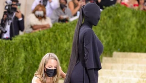 MET Gala 2021: Kim Kardashian zadziwiła kreacją. Współtworzył ją Kanye West