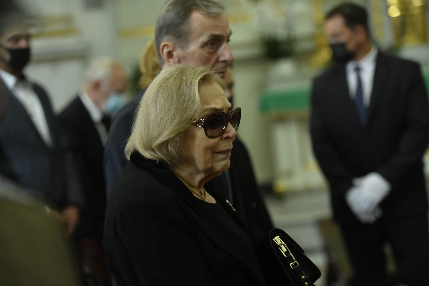 Maria Krawczyk-Gołas na pogrzebie męża.