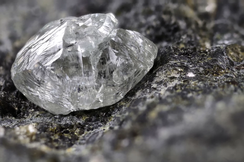 Naukowcy odkryli ogromne źródło diamentów. Drogocenne kamienie wypływają z głębi Ziemi na powierzchnię podczas ogromnych erupcji wulkanów, towarzyszących rozpadowi superkontynentów. 
