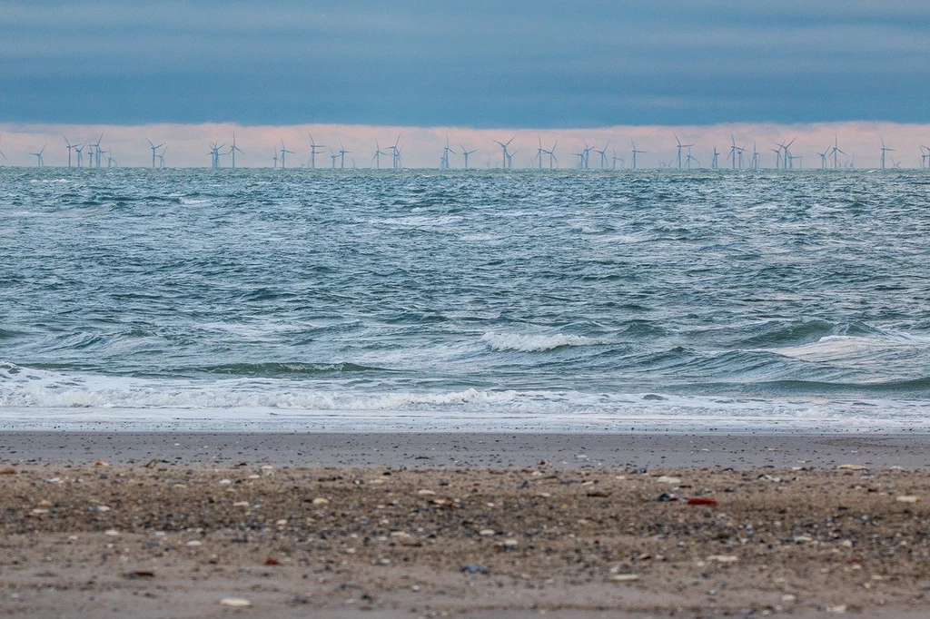 Na niemieckich obszarach morskich pracuje obecnie 1500 morskich turbin wiatrowych o łącznej mocy 7,7 GW.