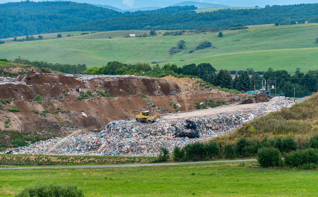 Ponad 40 proc. polskich odpadów ląduje na wysypiskach śmieci. W Niemczech to 1,5 proc. 