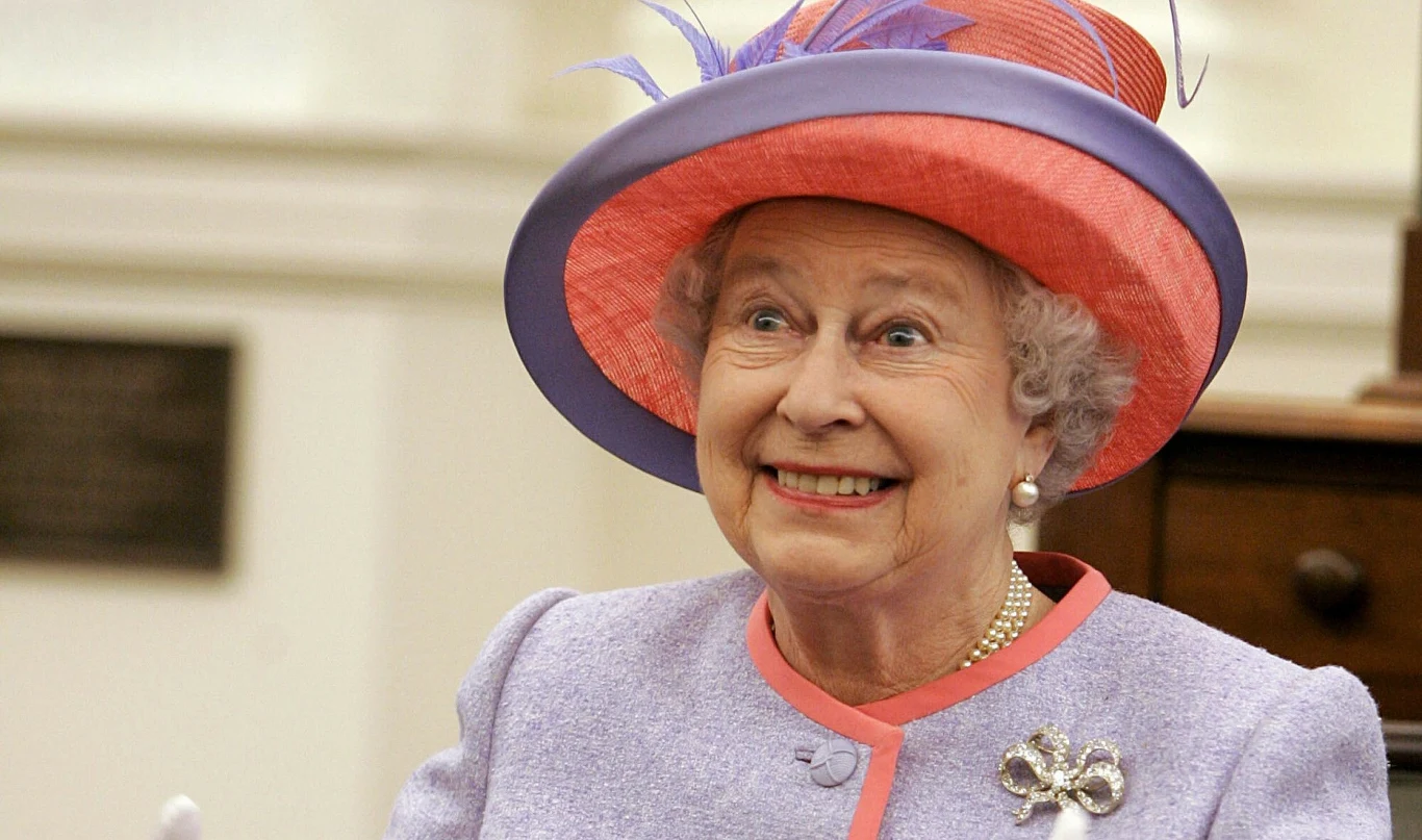 Królowa Wielkiej Brytanii jest najdłużej panującym monarchą na świecie. Zasiadła na tronie w wieku zaledwie 26 lat
