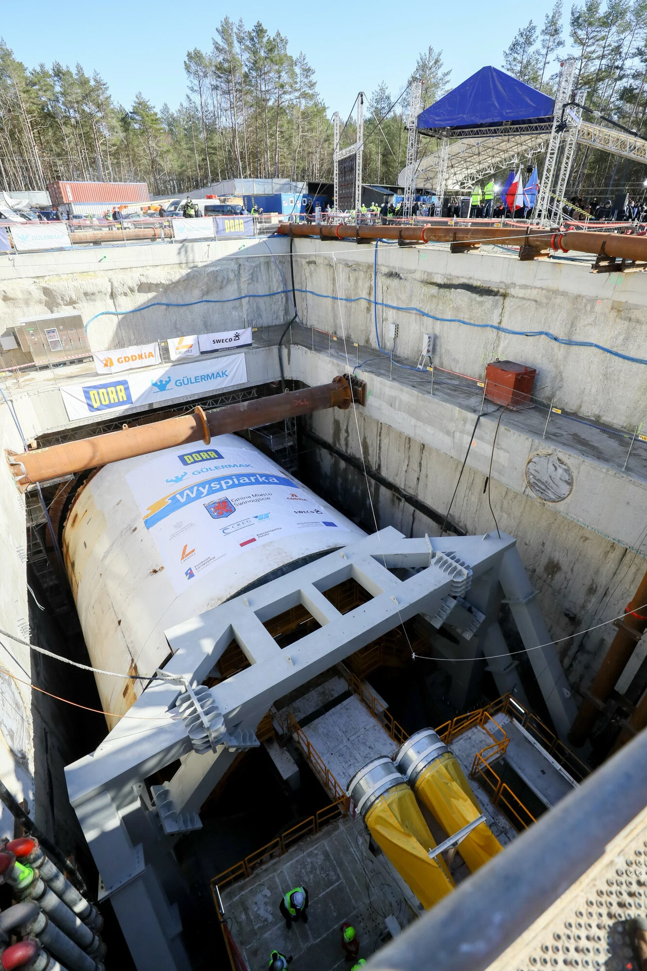 Świnoujście - maszyna do drążenia tunelu pod dnem Świny łączącego wyspy Uznam i Wolin