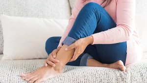 Wydają się niegroźne, ale to sygnał ostrzegawczy. To może być ta choroba