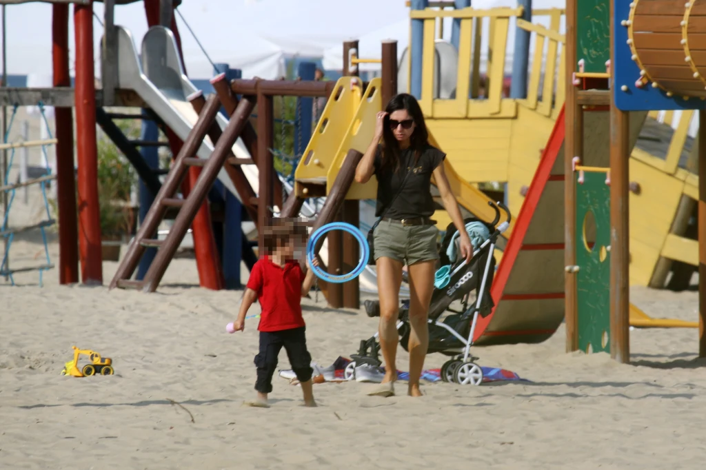 Marta Kaczyńska z synkiem na plaży i placu zabaw! Marta Kaczyńska z synkiem na plaży i placu zabaw!
