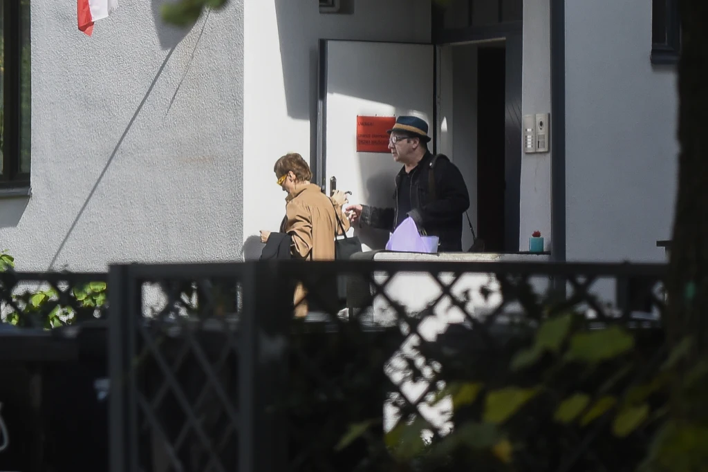 Muskała opuściła mieszkanie Zamachowskiego następnego dnia rano. Muskała opuściła mieszkanie Zamachowskiego następnego dnia rano.