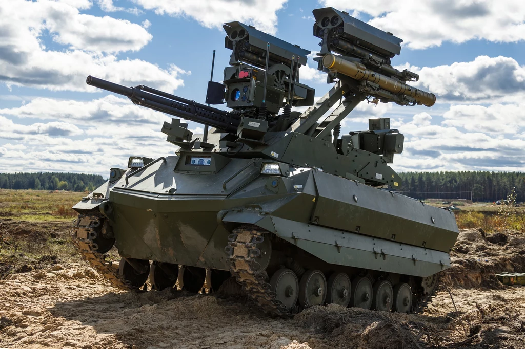Na zdjęciu autonomiczny kompleks uderzeniowy Uran-9 podczas manewrów Zapad-21 na poligonie w rejonie Niżnego Nowogrodu w Rosji.