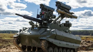 Na zdjęciu autonomiczny kompleks uderzeniowy Uran-9 podczas manewrów Zapad-21 na poligonie w rejonie Niżnego Nowogrodu w Rosji. 