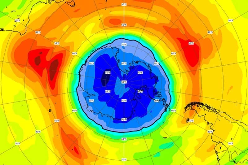 Dziura ozonowa nad południową półkulą. źródło: Copernicus Atmosphere Monitoring Service