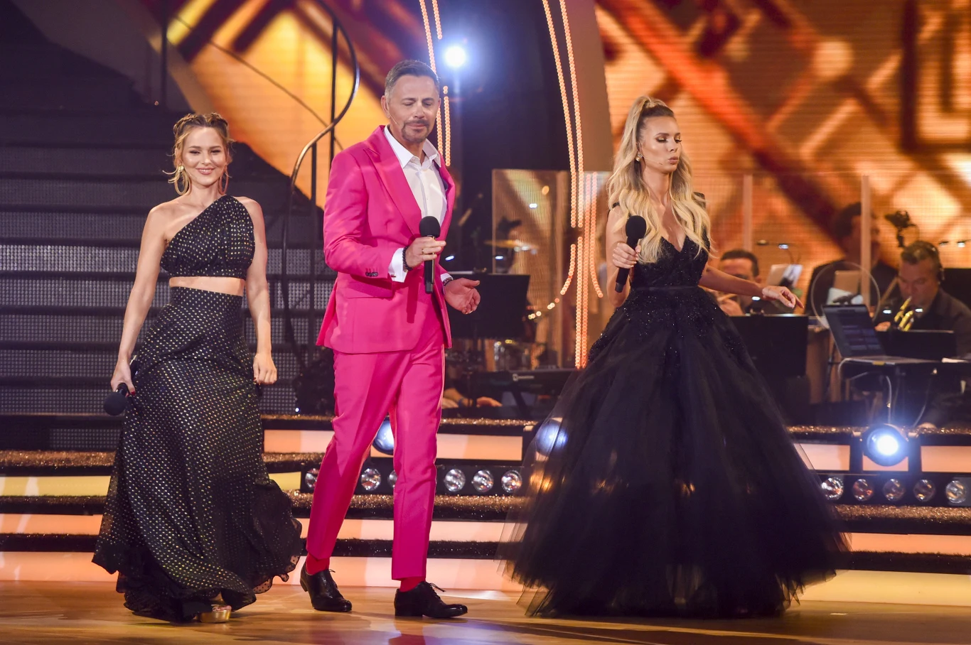 Izabela Janachowska i Paulina Sykut-Jeżyna na planie "Tańca z Gwiazdami" Izabela Janachowska i Paulina Sykut-Jeżyna na planie "Tańca z Gwiazdami"