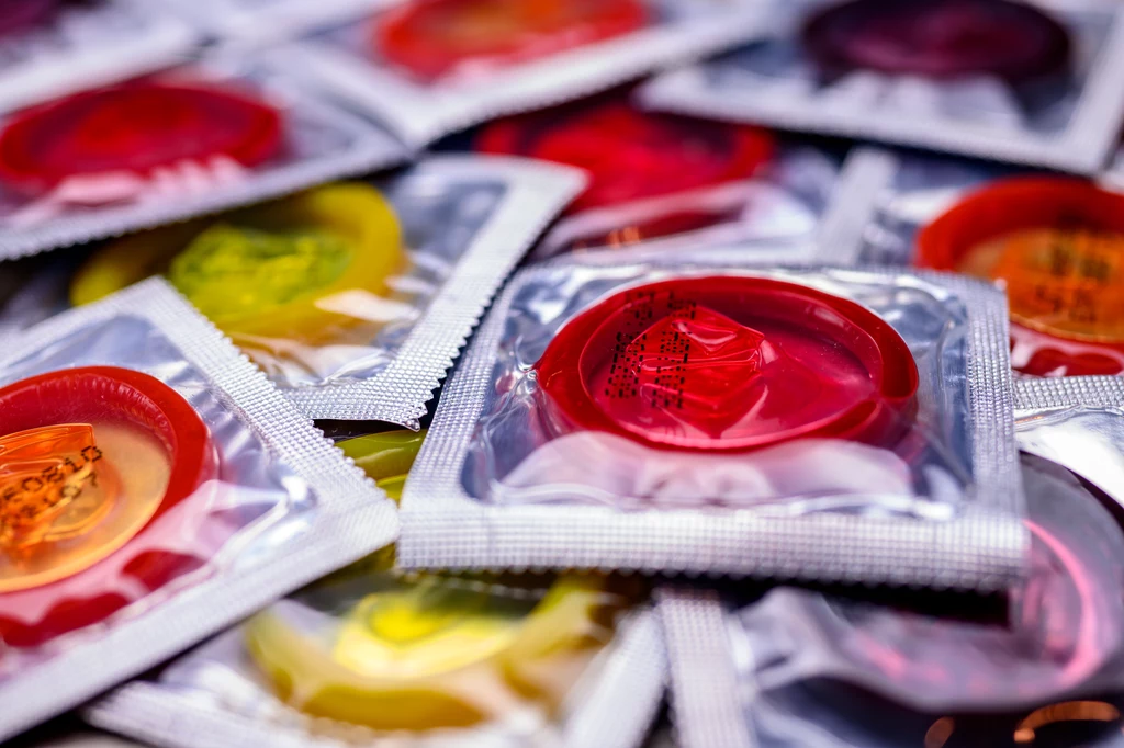 Stealthingiem określa się potajemne zdejmowanie prezerwatywy podczas stosunku, a więc „non-consensual condom removal”
