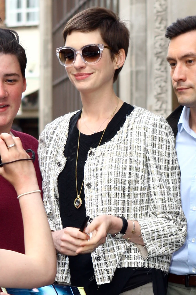  Anne Hathaway od lat jest wierna pixie cut 