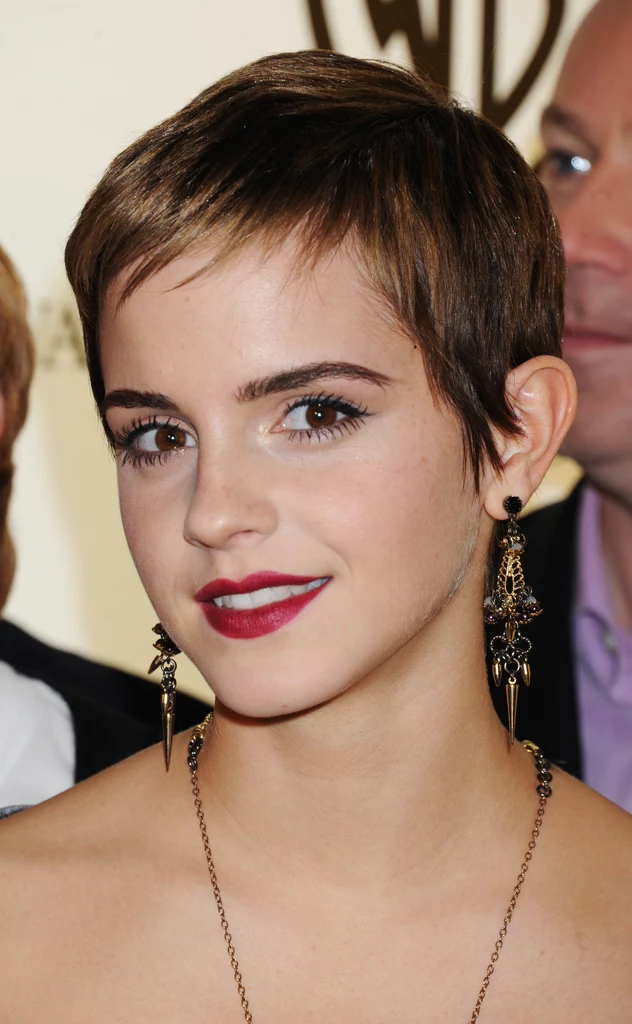 Emma Watson kocha pixie cut. To doskonały przykład na to, jak z włosów o małej obojętności stworzyć fryzurę łatwą do modelowania na co dzień