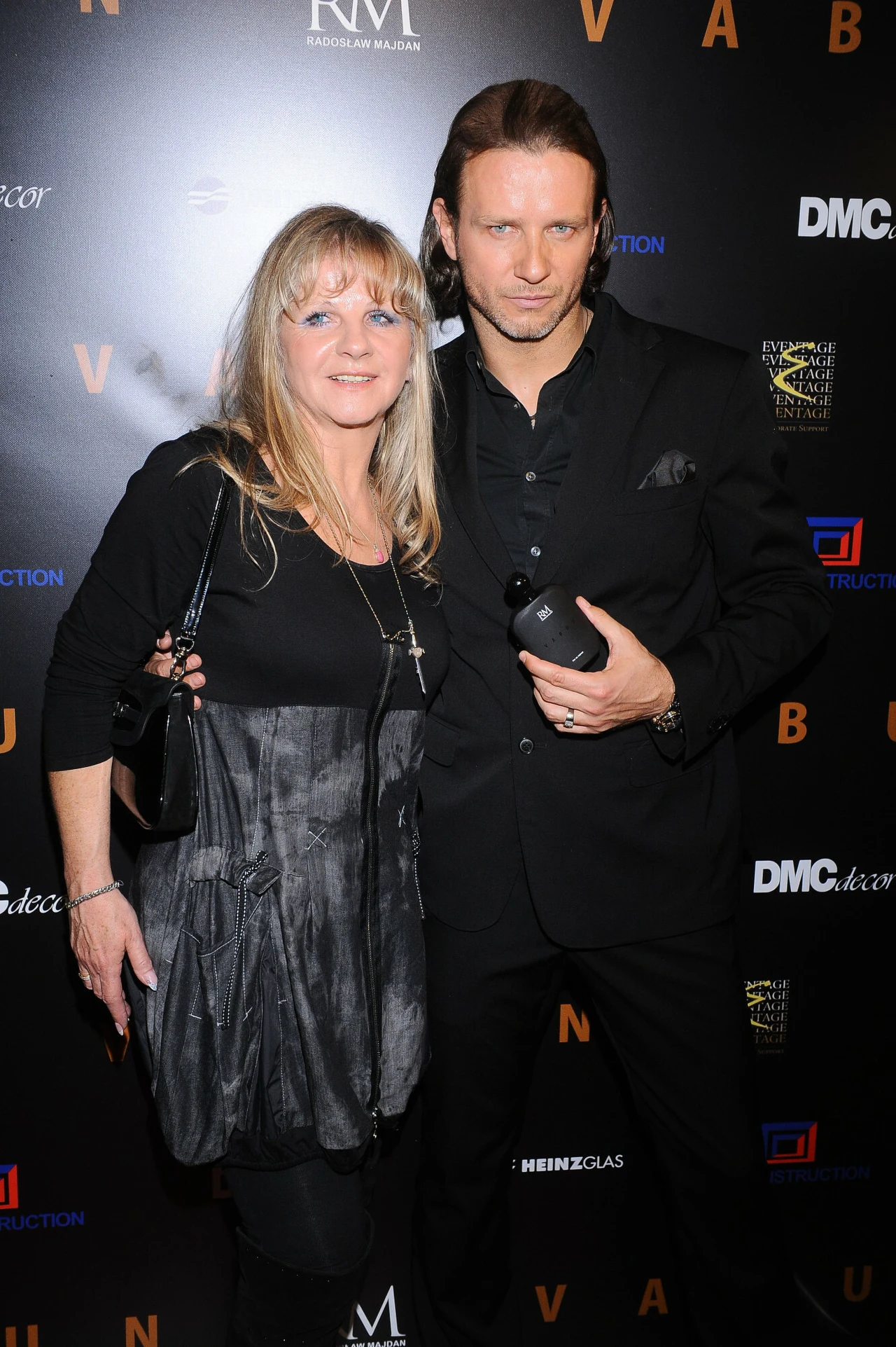 Radek Majdan z mamą na premierze swoich perfum w 2011 roku.